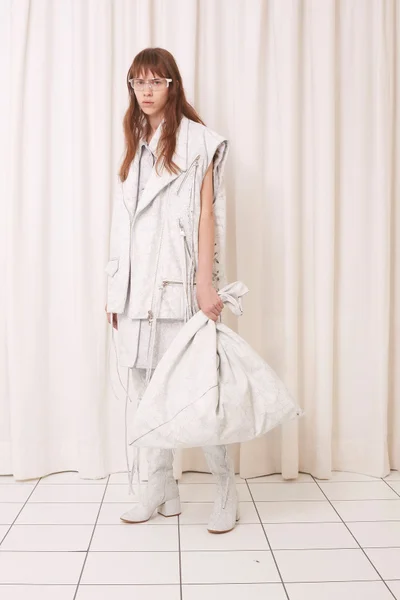 Look 11
